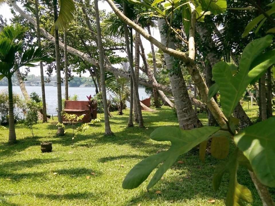Ashtamudi Villa Kollam Exterior photo