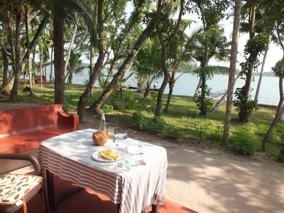Ashtamudi Villa Kollam Exterior photo