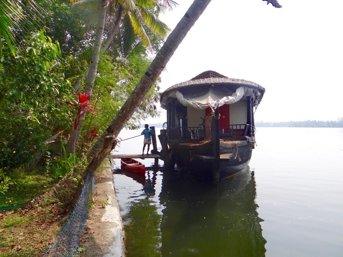 Ashtamudi Villa Kollam Exterior photo